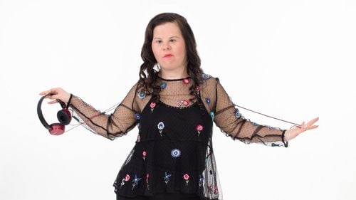 VIDEO Moda Ralucăi: „Imaginea personală este importantă, te face să te simți stăpân pe situație, iar pe cei din jur să te respecte, chiar dacă ești puțin diferit. Suntem diferiți, dar la fel - avem aceleași dorințe, bucurii și supărări”