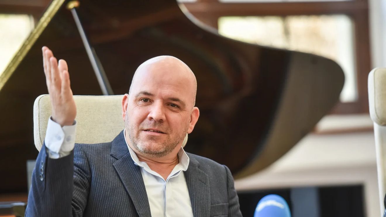 DNA descinde la Filarmonica Sibiu: Managerul și directoarea economică sunt acuzați de abuz în serviciu / Prejudiciu de peste 540.000 lei, bani dați avocaților / CJ Sibiu: Totul e legal