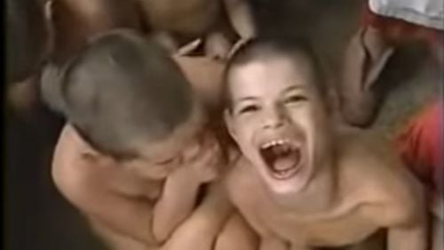 Anchetă Daily Mail: Ce s-a întâmplat cu copiii abandonați din România? ONG: După treizeci de ani, acei copii sunt acum adulți, mulți dintre ei cu dizabilități psihice și fizice grave