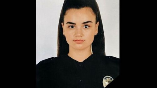 O polițistă din Cernăuți a fost împușcată în cap, în fața unei școli / Voia să aresteze un pedofil / Individul a fost împușcat de forțele speciale ucrainene