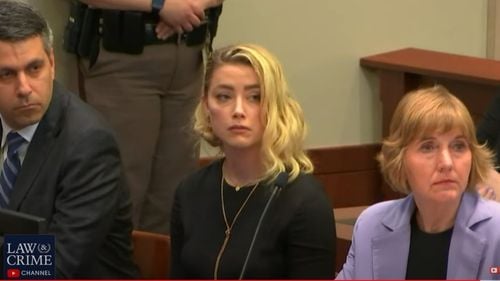 Amber Heard afirmă că încă îl iubește pe Johnny Depp, după ce a fost condamnată să-i plătească despăgubiri de 10 milioane de dolari