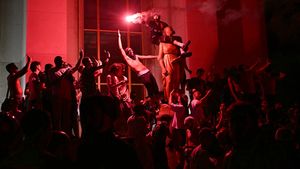 Sute de arestări în Franța și șapte polițiști răniți după victoria PSG în Liga Campionilor