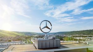 Mercedes-Benz le oferă angajaților care vor să-și dea demisia sume care pot depăși 500.000 de euro