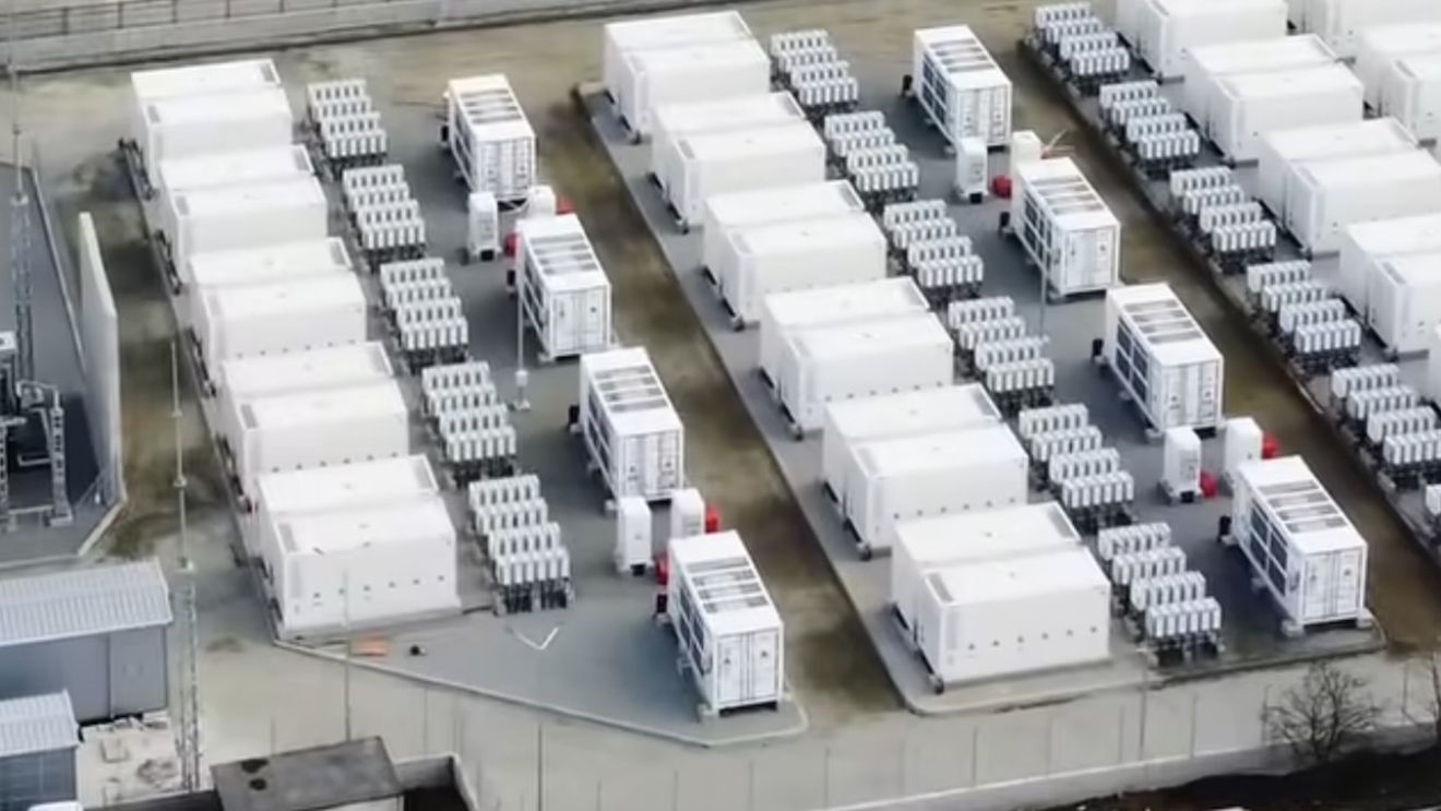 Cea mai mare baterie de stocare a energiei din România a devenit operațională la Florești, Cluj / Primar: ”Stochează energia când producția este mare și consumul redus și o eliberează atunci când cererea crește”