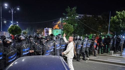 Colonelul Cătălin Paraschiv, șeful Brigăzii Speciale a Jandarmeriei, recunoaște că el este "bărbatul în alb" care a condus represiunea protestelor de vineri seară