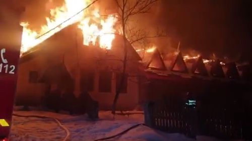 VIDEO Fosta cabană turistică Usturoiu, clădire emblematică din Baia Mare, a fost distrusă complet de un incendiu