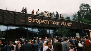Șase tineri din România selectați între cei 4700 de participanți la European Forum Alpbach/ Dialoguri cu lideri europeni și din alte țări