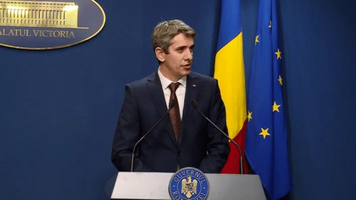 Guvernul a înghețat indemnizațiile demnitarilor prin ordonanță de urgență/ Decizia privind cumulul salariilor cu pensia a fost amânată până după pronunțarea CCR