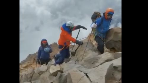 VIDEO Premieră pentru România: Doi tineri nevăzători din Cluj au urcat pe vârful Aconcagua, la 6.962 de metri altitudine