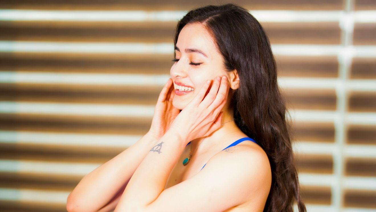 Chiar funcționează yoga facială? Experții se pronunță asupra efectelor sale de slăbire și anti-îmbătrânire