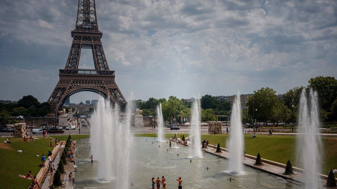 Valul de caniculă obligă marile atracții turistice din Europa să își reducă programul / Turnul Eiffel și Muzeul Luvru se închid mai devreme
