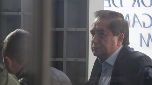 VIDEO Ioan Niculae a venit în România cu un avion de la Roma. El a ajuns la Aeroportul Otopeni, unde a fost preluat de poliție