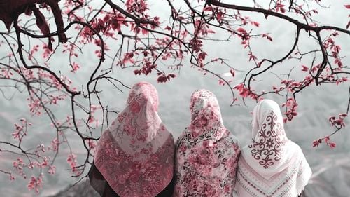 Femeile afgane nu renunță la școală: Cursurile din Rwanda genocidară și școlile secrete din Afganistan, la aproape doi ani de revenirea talibanilor