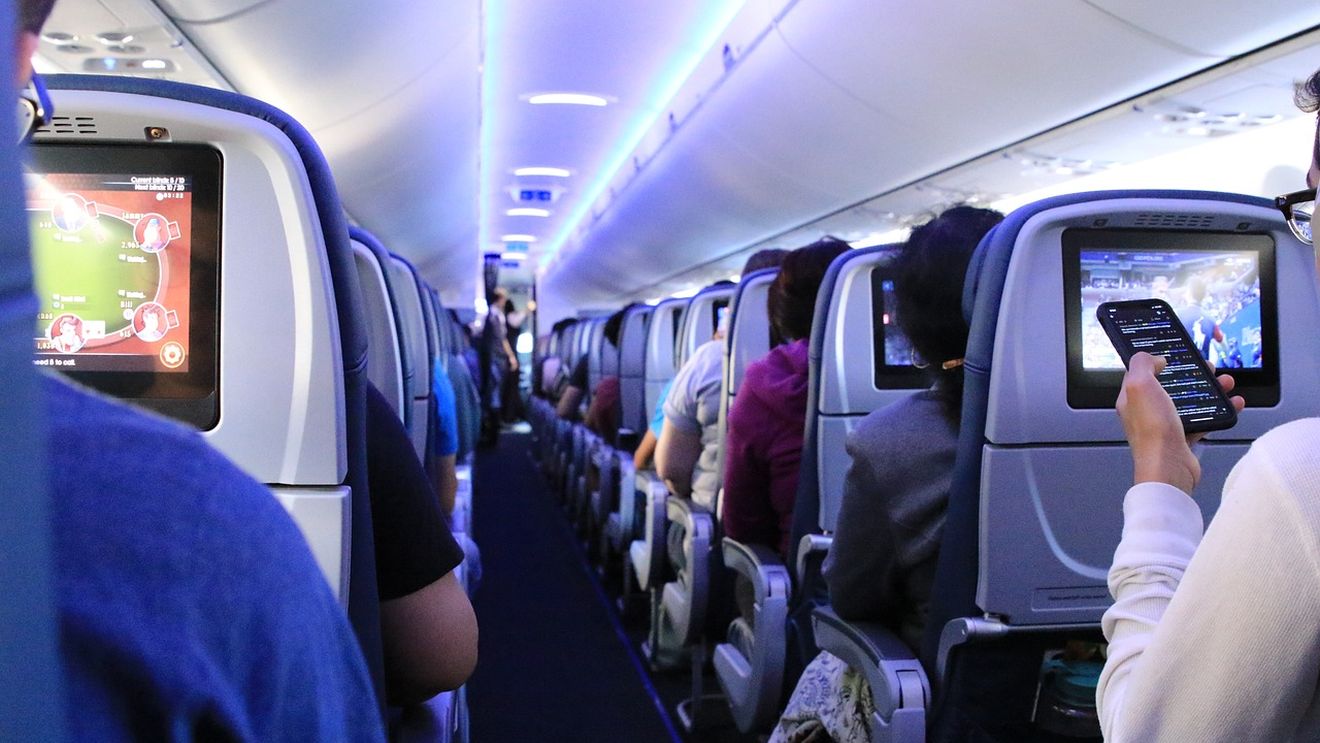 Administraţia Federală pentru Aviaţie din SUA susţine că numărul pasagerilor indisciplinaţi rămâne ridicat