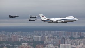 Vladimir Putin își etalează "avionul apocalipsei" pe cerul Moscovei