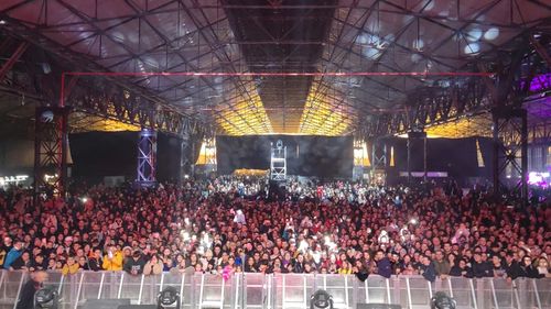 Buletin de București: Robert Negoiță a plătit peste 100.000 de euro pentru petrecerea de Ziua Națională de la Hala Laminor / Banii au ajuns la un SRL cu un singur angajat, patronat de soția fostului fotbalist Daniel Pancu