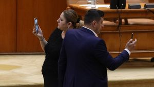 Extremista pro-rusă Diana Șoșoacă vrea să se împace cu George Simion: Lidera SOS face apel la unificarea “suveraniștilor” pentru demiterea Guvernului și declanșarea de alegeri anticipate