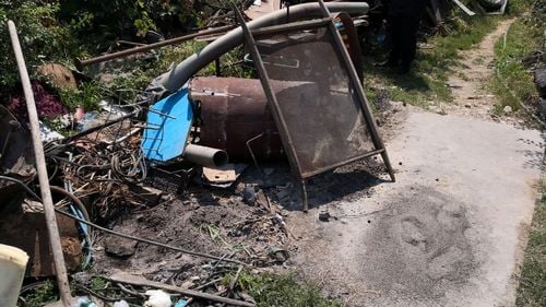 SURSE Scafandri aduși pentru a cerceta lacul din spatele casei suspectului din Caracal. Fata ar fi spus la 112 că a fost violată