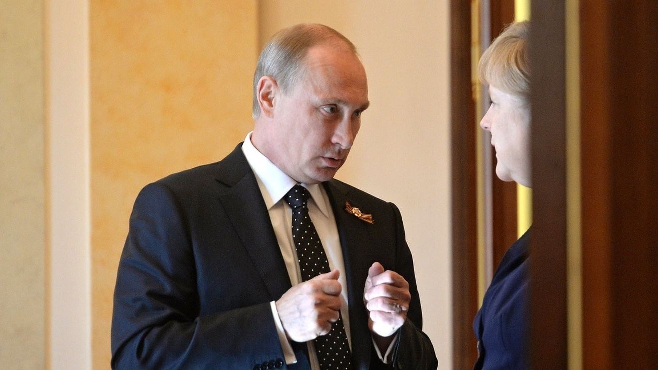 Kremlin: Discuție telefonică Putin-Merkel despre o posibilă producție comună de vaccinuri împotriva Covid-19