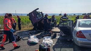Raed Arafat, despre accidentul de pe DN2: Printre cei 7 decedați sunt și 2 minori/ Purtătorul de cuvânt al Spitalului Bacău: Au fost aduși la noi cinci pacienți, sunt foarte grav unii dintre ei