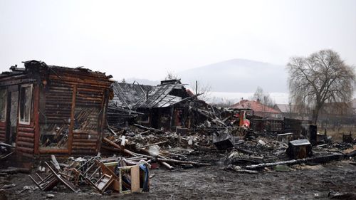 Locuitorii din Miercurea Ciuc, val de solidaritate pentru ajutarea celor 260 de romi care au rămas fără case după un incendiu - Reportaj Agerpres