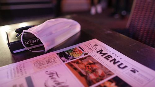 Restaurantele mai au 15 zile pentru a trece în meniuri E-urile și caloriile produselor. ANPC anunţă că va da avertismente în primă fază, după care va trece la sancţiuni