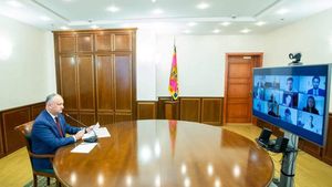 Cum a preluat Dodon de la fugarul Plahotniuc controlul asupra imperiului media pro-rus