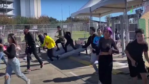 VIDEO Anchetă extinsă în urma busculadei mortale care s-a produs la un concert de muzică rap, în Houston, SUA
