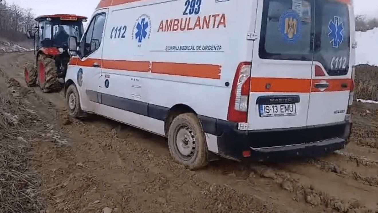 Președintele CJ Iași, după ce un bărbat a murit pentru că salvarea nu a putut trece de noroaiele drumurilor județene / „Nu e ignoranță ci lipsă de fonduri”
