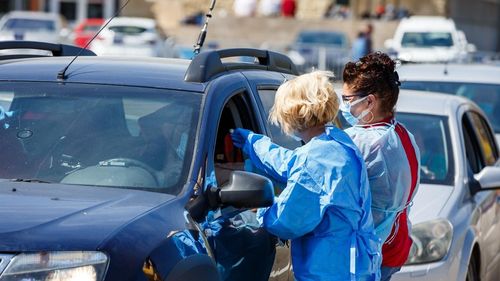 Coadă la deschiderea centrului drive-thru pentru vaccinare de la Cluj