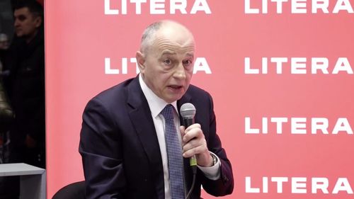 „Niciuna din alegerile de dinainte nu se compară cu cele de acum. Începe un ciclu istoric nou”, a transmis Geoană din cadrul evenimentului în care și-a lansat volumul „Bătălia pentru viitorul României. Gândurile unui român la vârful NATO”
