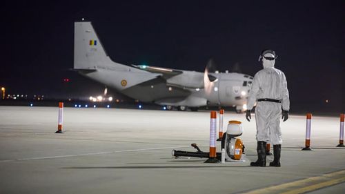 MApN: Șase pacienți cu Covid-19 aflați în stare gravă au fost transportați cu o aeronavă Spartan de la București la Târgu Mureș