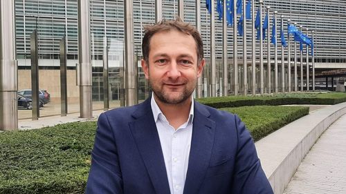 Comisarul european pentru agricultură, Christophe Hansen, în prima vizită oficială în România / Anunță sprijin financiar european pentru fermierii afectați de înghețul de primăvară