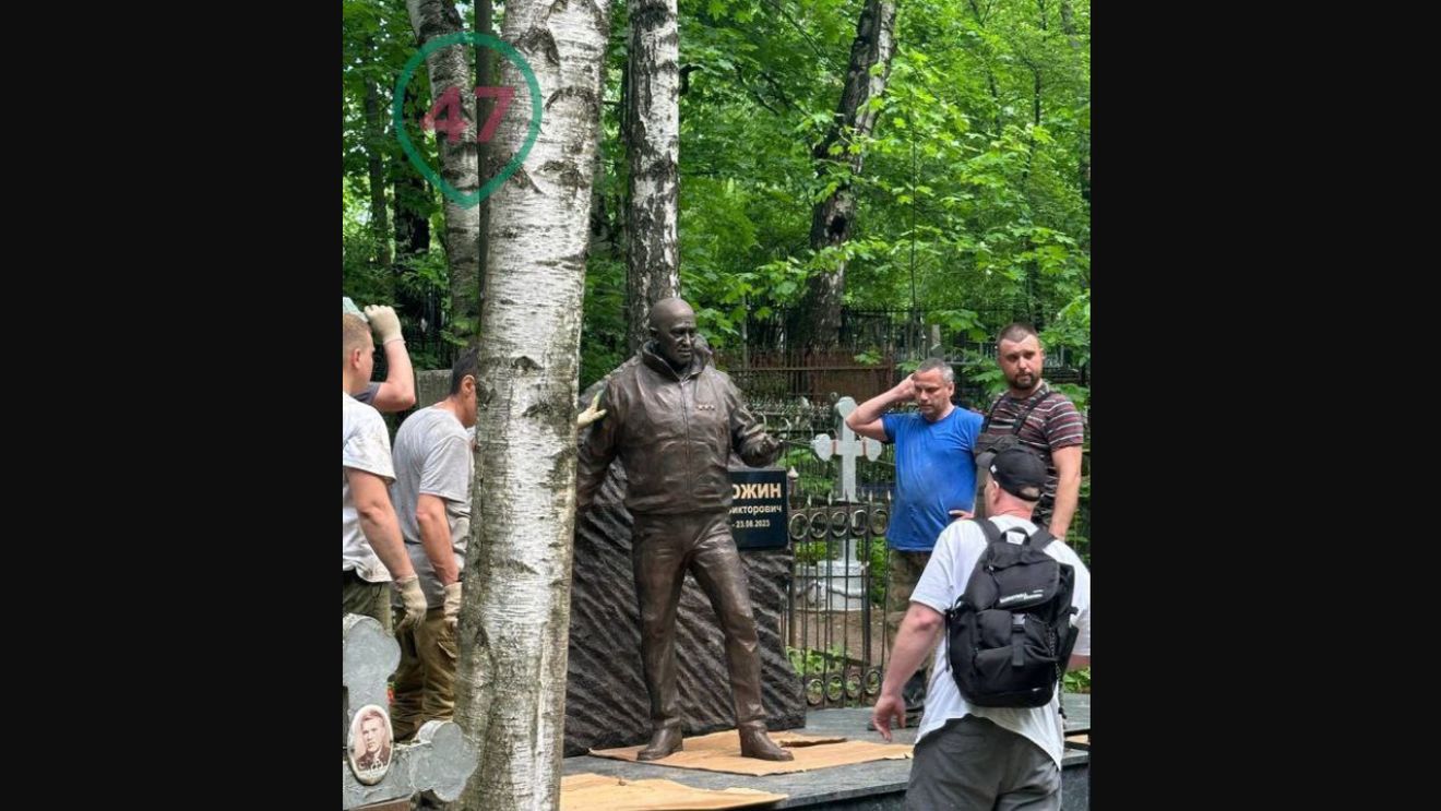 O statuie a lui Prigojin a fost dezvelită la mormântul său din Sankt Petersburg