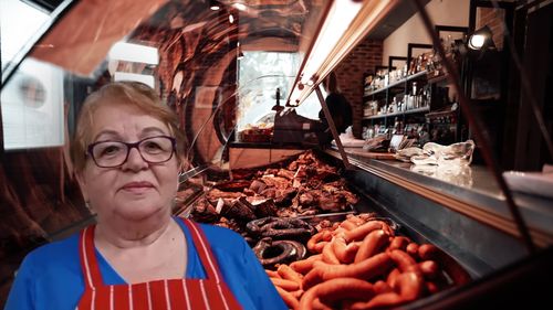 Povestea Elenei Batki, românca ce a dus gustul „de acasă” la Toronto: „Suntem singurii care am început cu micii aici, acum 40 de ani!”