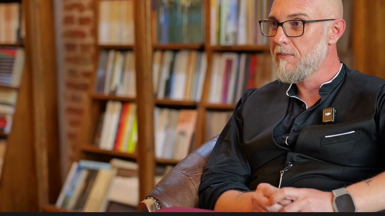 VIDEO Aventurierul care duce literatura română la capătul lumii