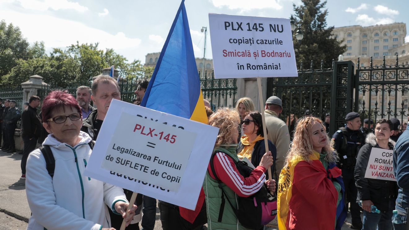 Deputatul UDMR Csoma Botond susține că a fost amenințat la Parlament de protestatarii AUR, care i-ar fi strigat: ”Luați-i gâtul!”