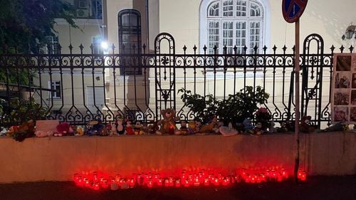 Moment de reculegere la Ambasada Ucrainei din București pentru victimele atacului asupra spitalului de copii din Kiev