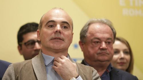 Rareş Bogdan spune că PNL cere demisia lui Teodor Meleşcanu şi anunţă că depune plângere penală pe numele acestuia pentru modul în care a organizat votului în diaspora