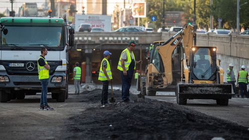 SOURCES: Government considers eliminating tax breaks for construction and agricultural workers: they too will pay health contributions