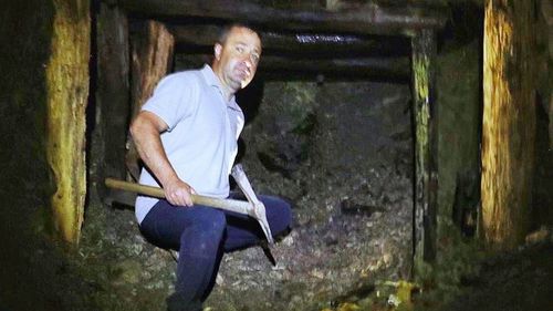 Începe sezonul căutătorilor de chihlimbar: ”Oamenii căutau pentru a-şi întreţine familia” / ”Conform tradiţiei, nimeni nu poate spune exact locul în care a găsit o piatră”