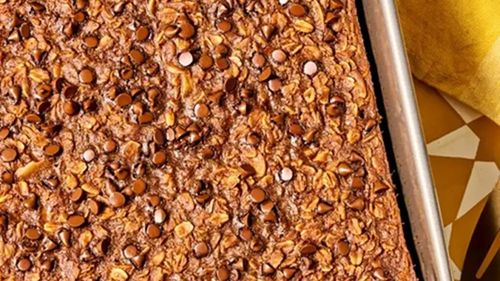 Ovăz copt cu ciocolată și banane: combinația perfectă între gust dulce și aport nutritiv