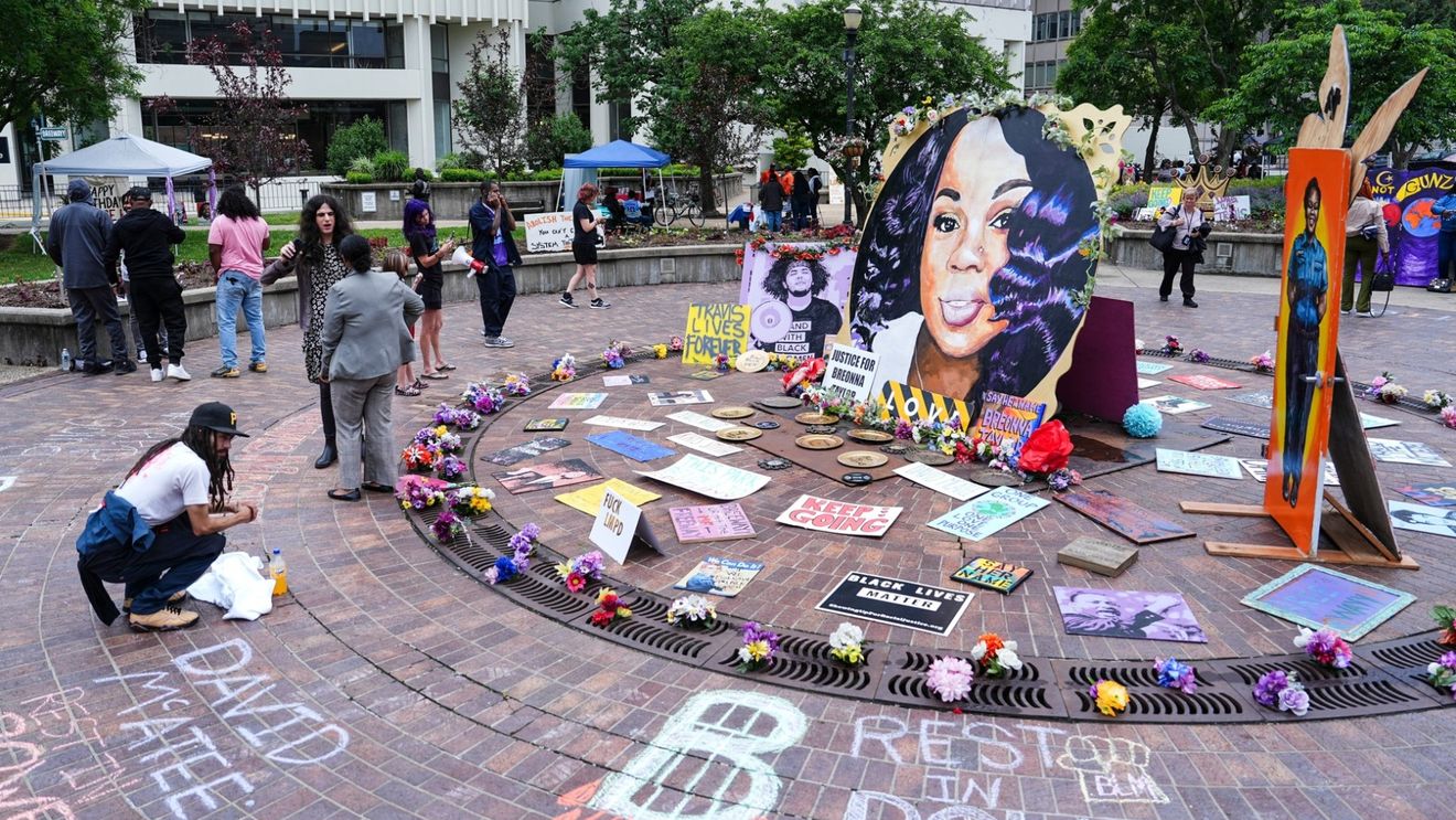 Departamentul de Justiție al SUA cere o zi de închisoare, deja executată, pentru un ofițer de poliție condamnat pentru moartea afro-americanei Breonna Taylor în 2020