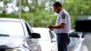 Este nevoie de controale vamale mai stricte şi cooperare pentru a proteja cetăţenii şi întreprinderile din UE, afirmă Comisia Europeană