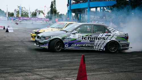 Zece piloți profesioniști vor face demonstrații spectaculoase de drift lângă plaja Modern din Constanța/ Bonus: Educație rutieră pentru siguranța în trafic a tinerilor șoferi