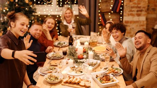 Capcana “celui mai frumos moment din an”: Ghid de supraviețuire de Crăciun