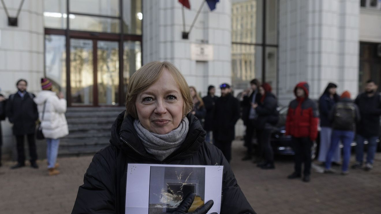 Jurnalista Emilia Șercan anunță că judecătorii Curții de Apel București au decis că procurorii trebuie să redeschidă ancheta în dosarul său de kompromat privind fotografiile personale publicate pe internet