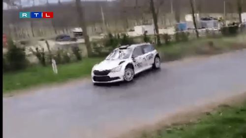 VIDEO Patru persoane au murit după ce o mașină a intrat în spectatorii unui raliu desfășurat în Ungaria / Competiția a fost anulată