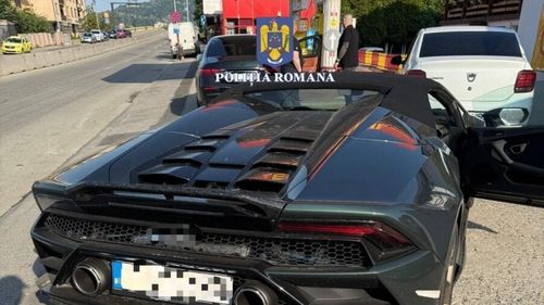 Andrew Tate şi-a recuperat permisul de conducere în urma contestației în instanță, după ce a fost prins în Vâlcea conducând cu 196 km/h