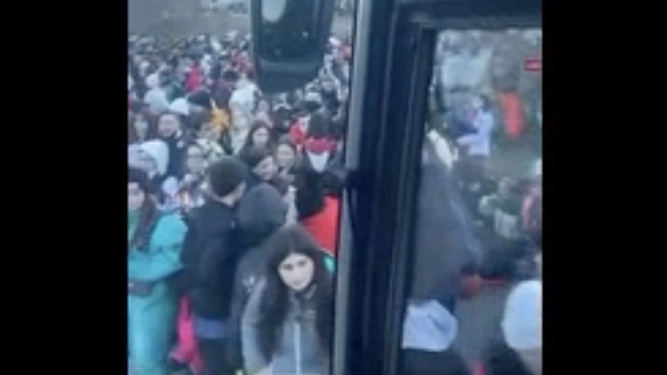 VIDEO Fenomen TikTok în Italia: Peste 35 de mii de turiști au ajuns într-o stațiune de schi, într-o singură zi, în urma promovării unor pachete turistice de 20 - 30 de euro / Primar: ”Nu suntem rasiști, dar cu 30 de euro nici nu poți ajunge în oraș”